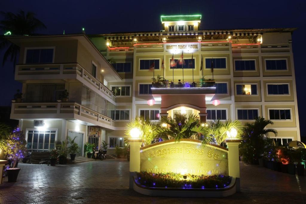 White Beach Hotel Sihanoukville Exterior photo