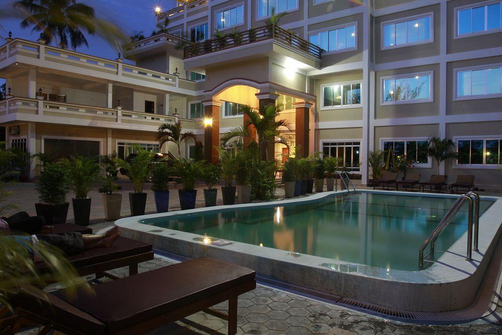 White Beach Hotel Sihanoukville Exterior photo