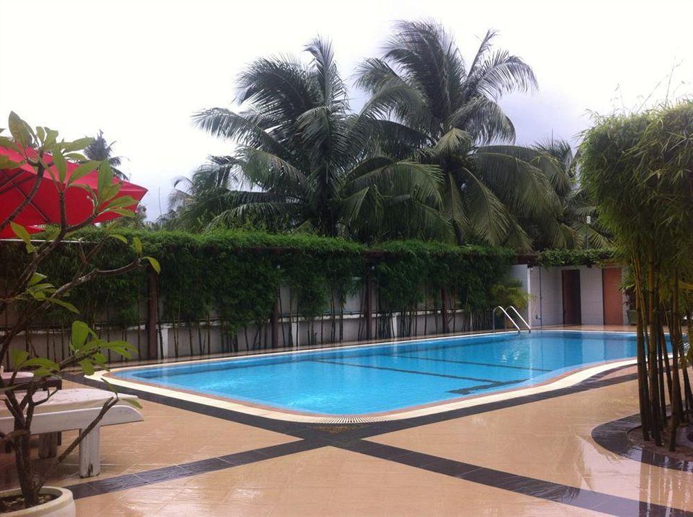 White Beach Hotel Sihanoukville Exterior photo
