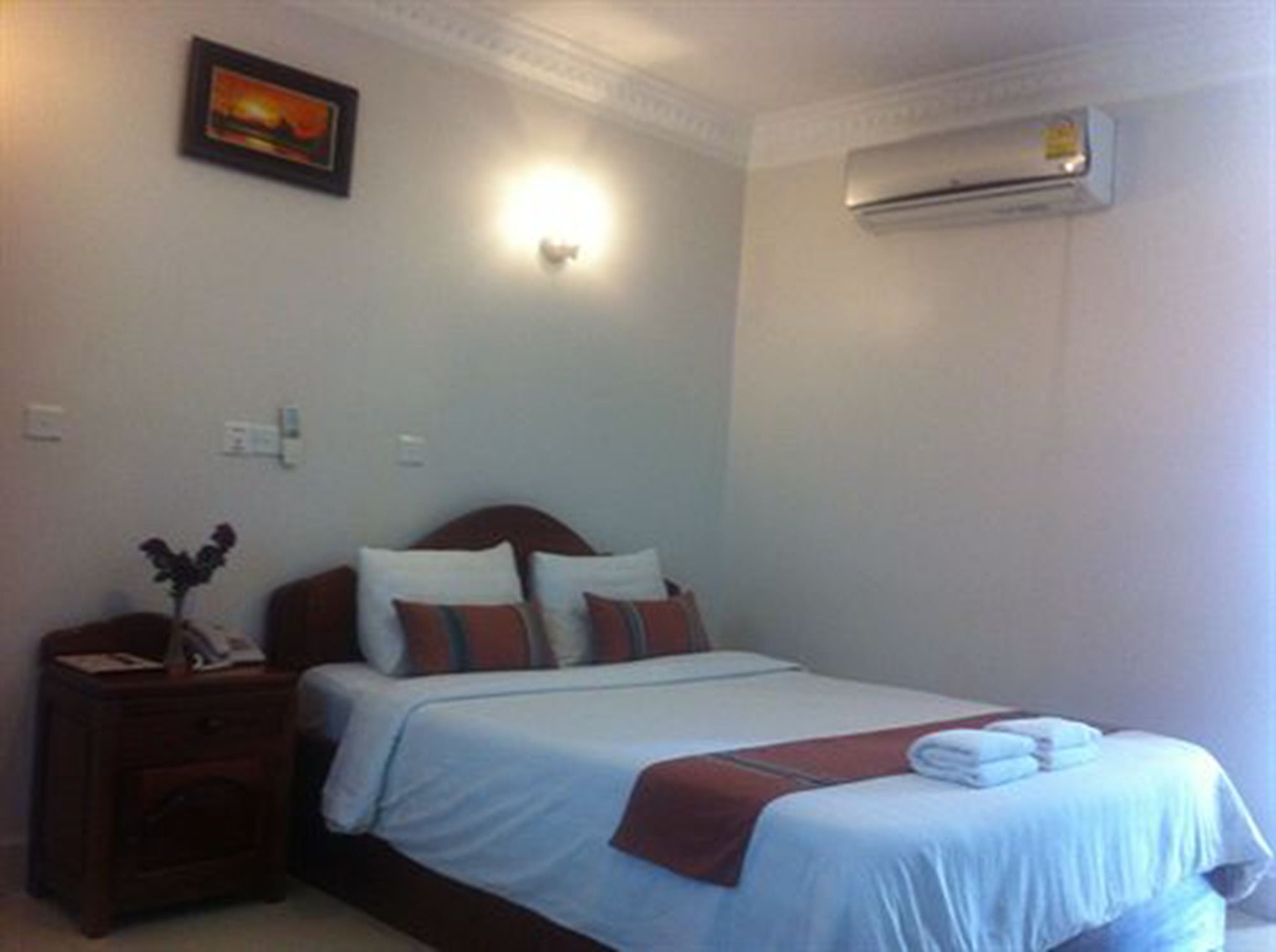 White Beach Hotel Sihanoukville Exterior photo