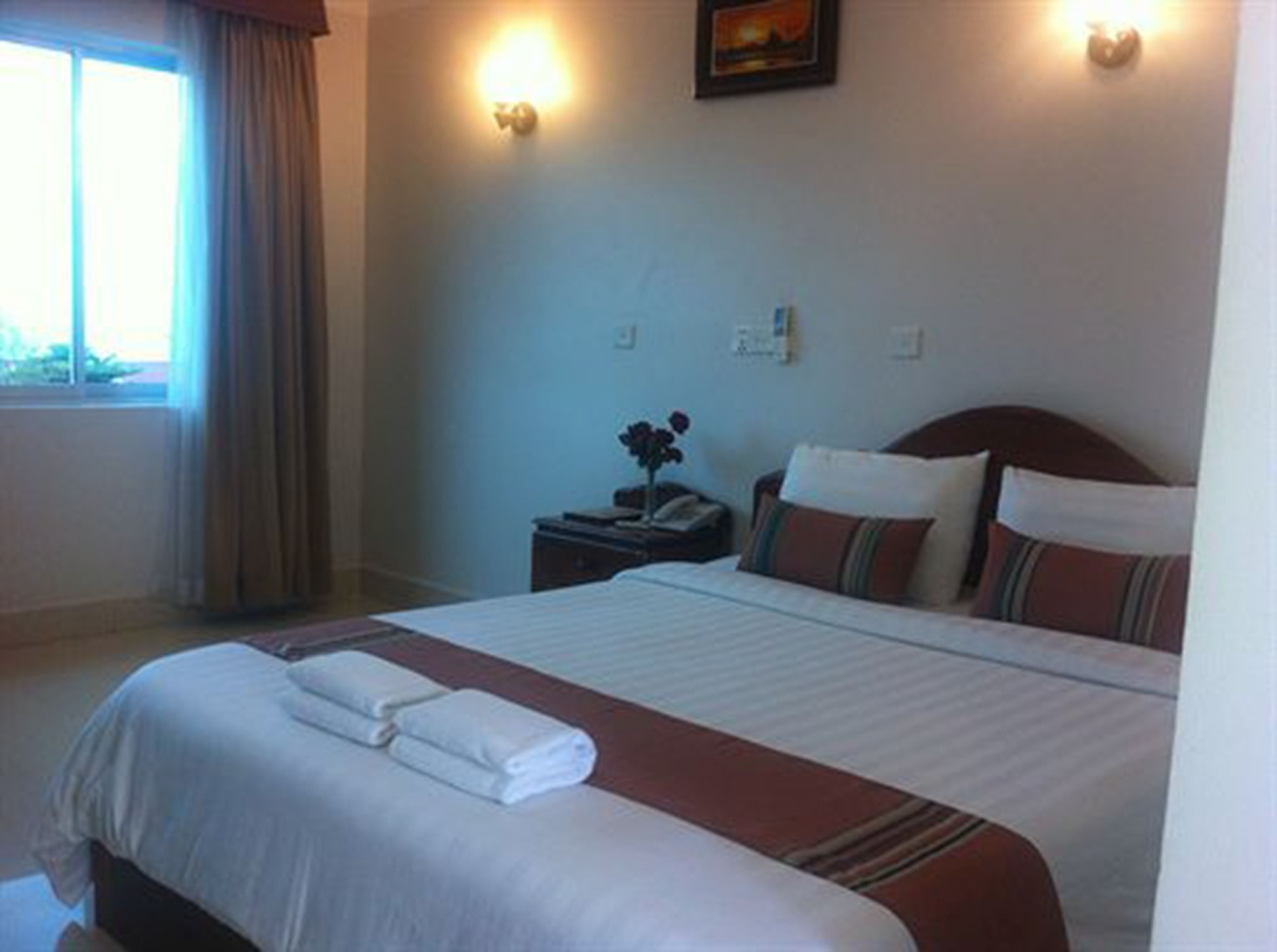 White Beach Hotel Sihanoukville Exterior photo