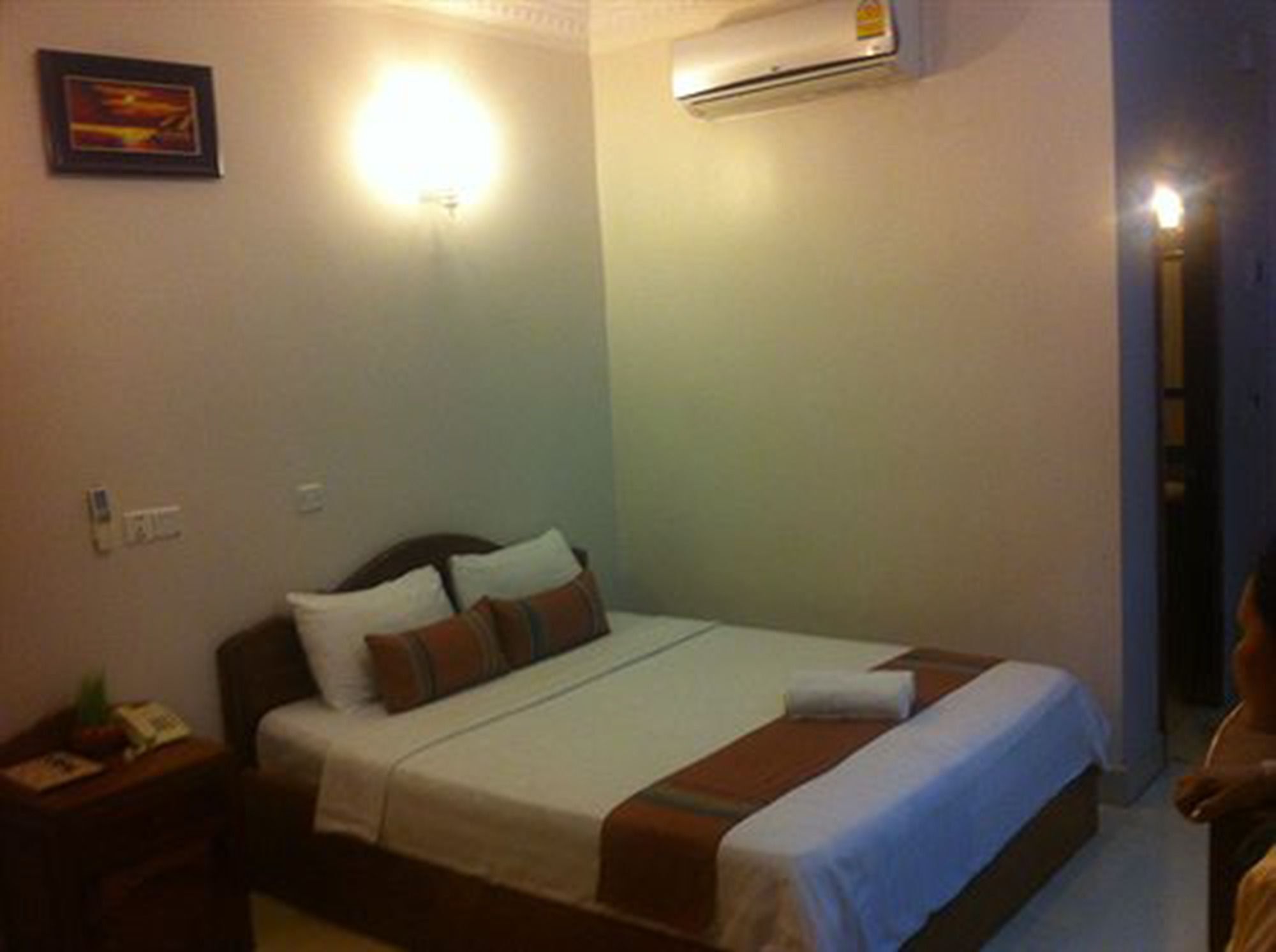 White Beach Hotel Sihanoukville Exterior photo