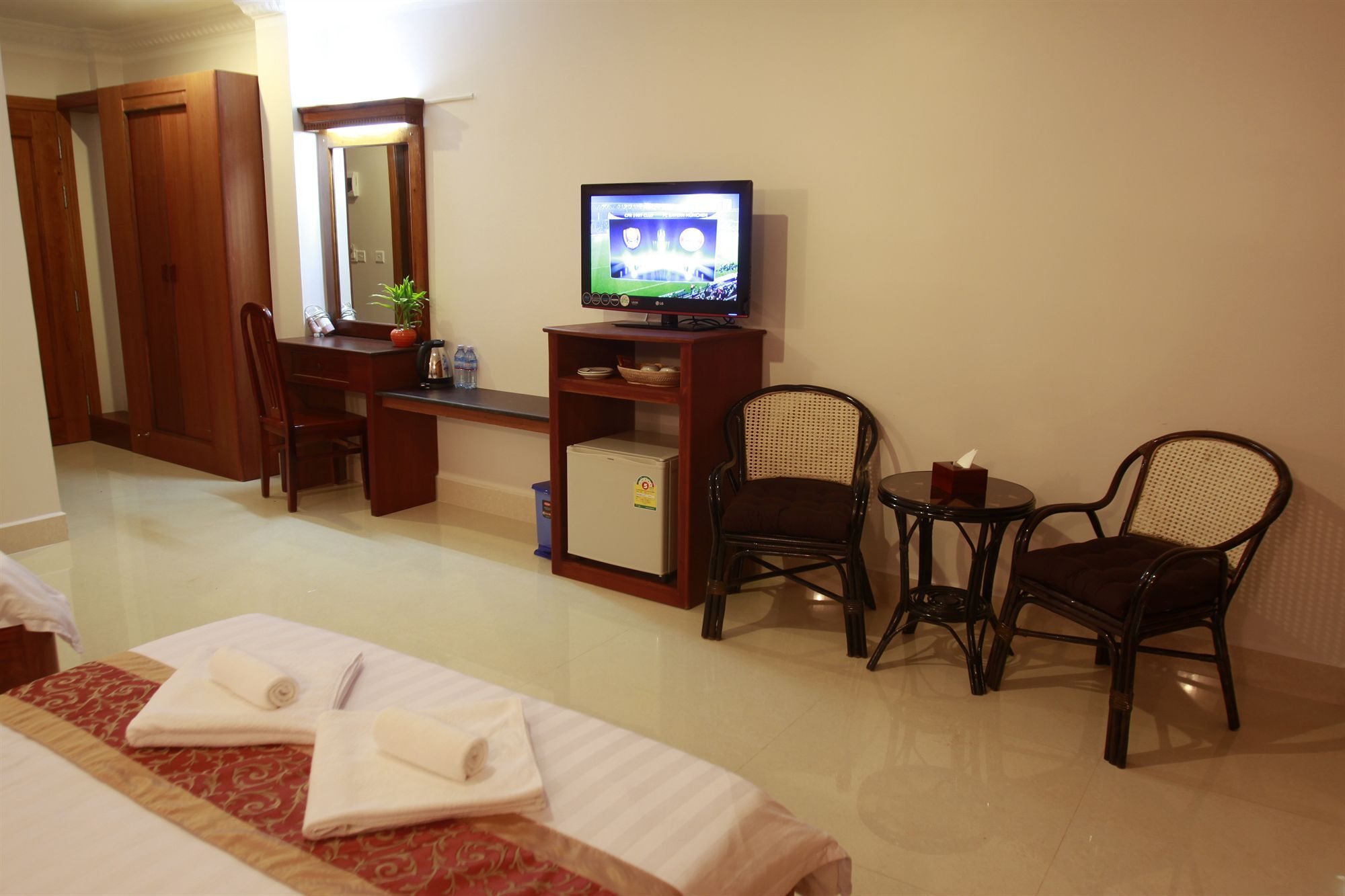 White Beach Hotel Sihanoukville Exterior photo