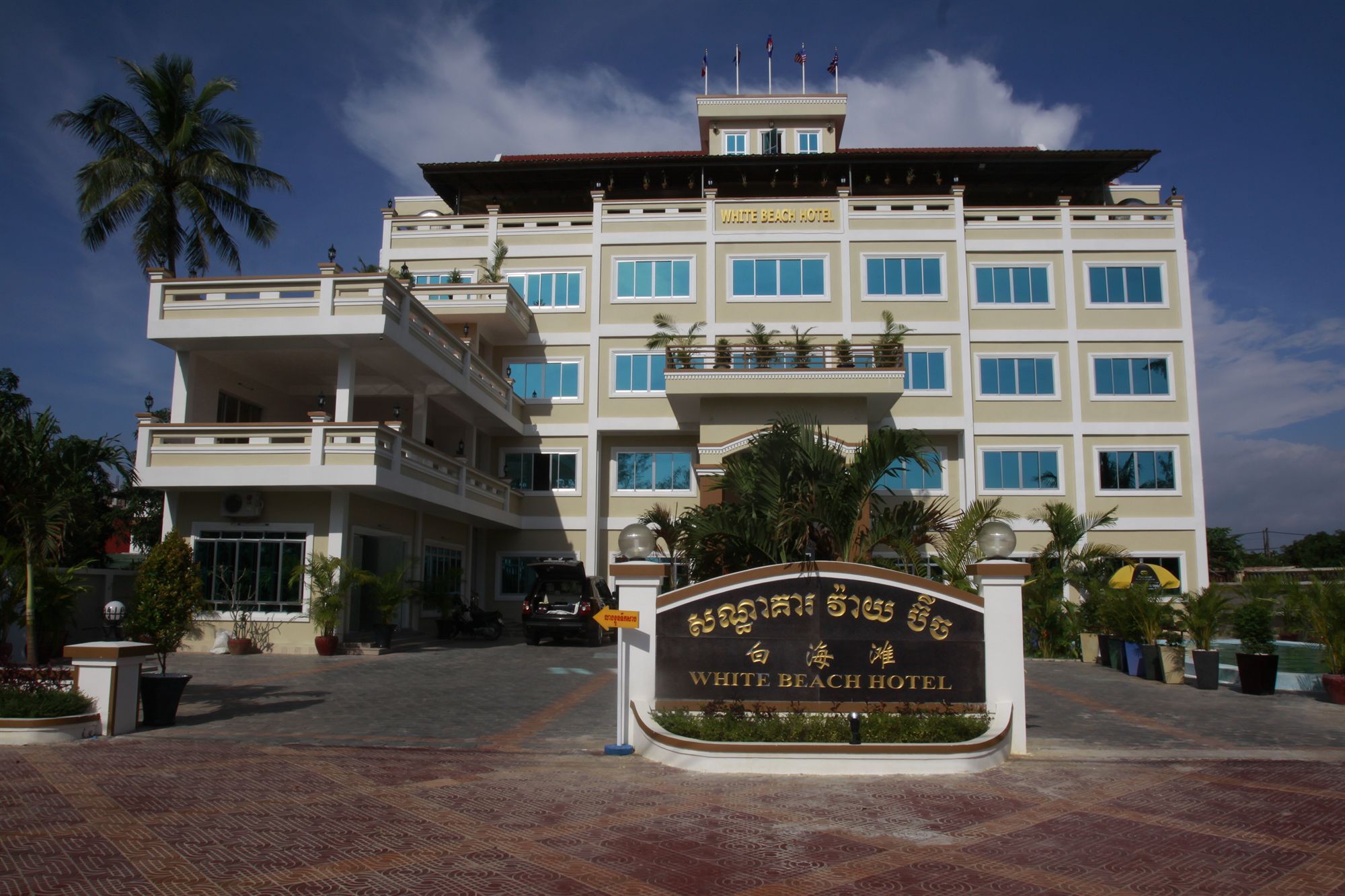White Beach Hotel Sihanoukville Exterior photo