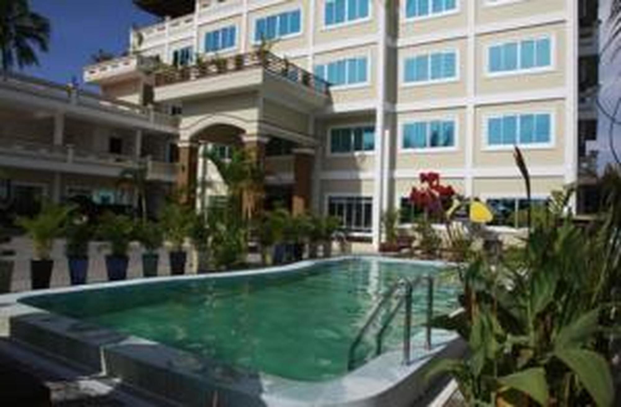 White Beach Hotel Sihanoukville Exterior photo